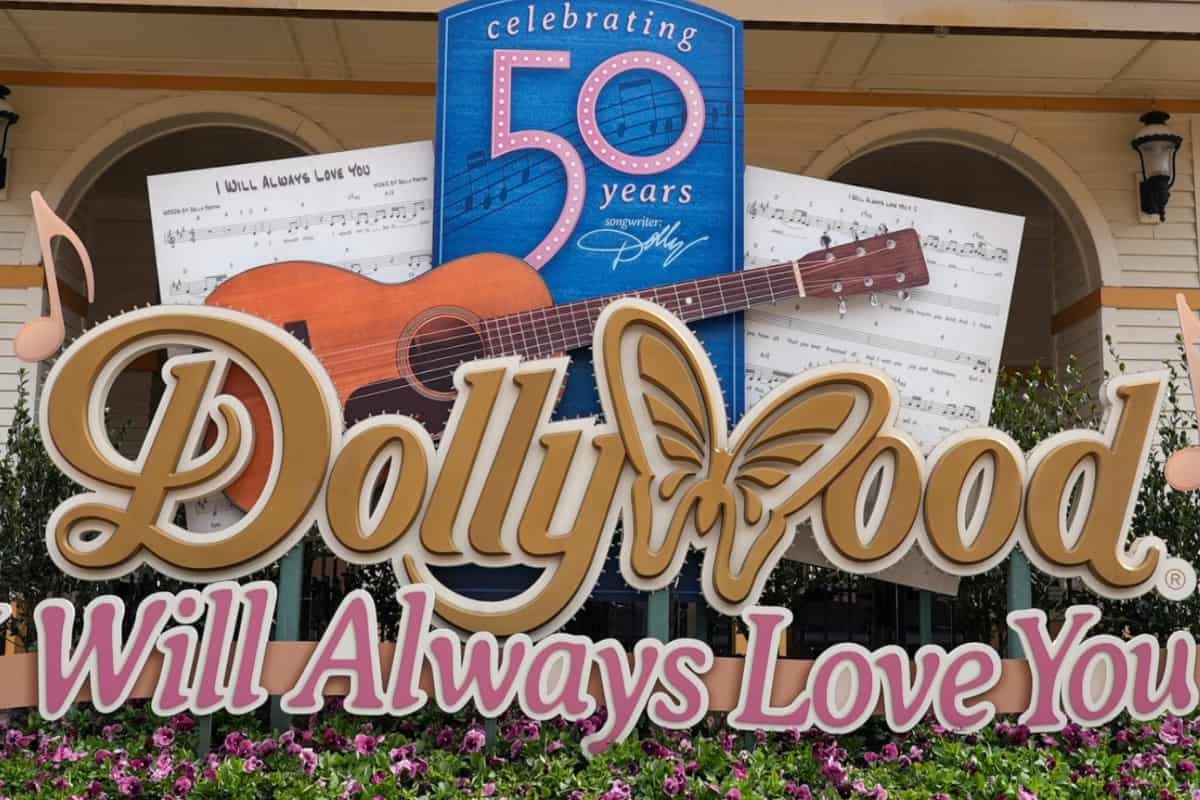 Dollywood Calendar October 2025